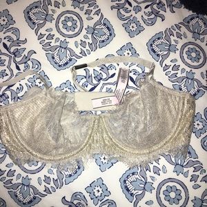 Victoria’s Secret Unlined gold lace bra 32B